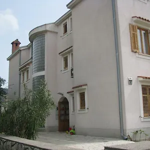 apartments-toic-cres.primorje-gorskikotar.com/